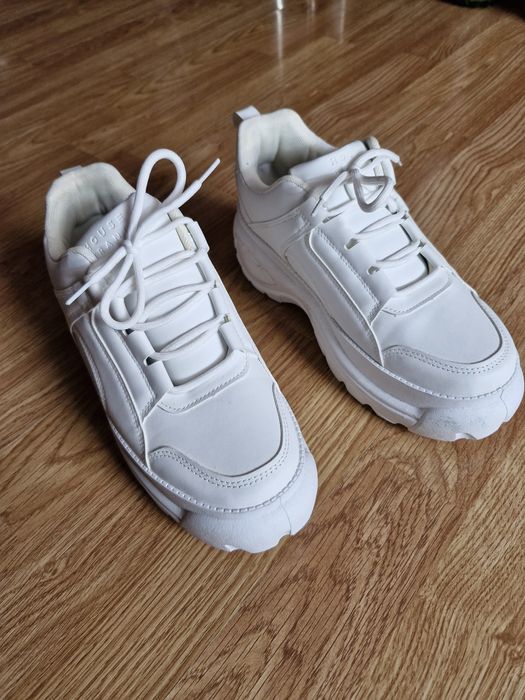 Adidași albi cu platforma