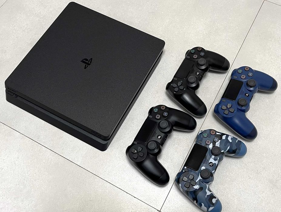 Play Station 4 Slim 500GB + 4 gamepads