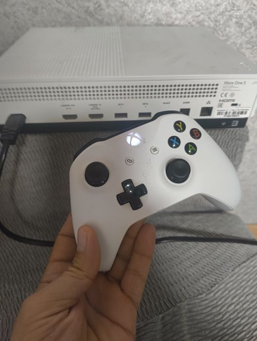X Box One S работещ