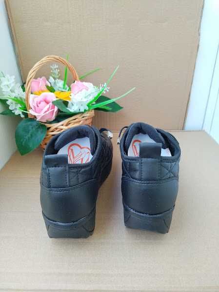 Дамски обувки на платформа