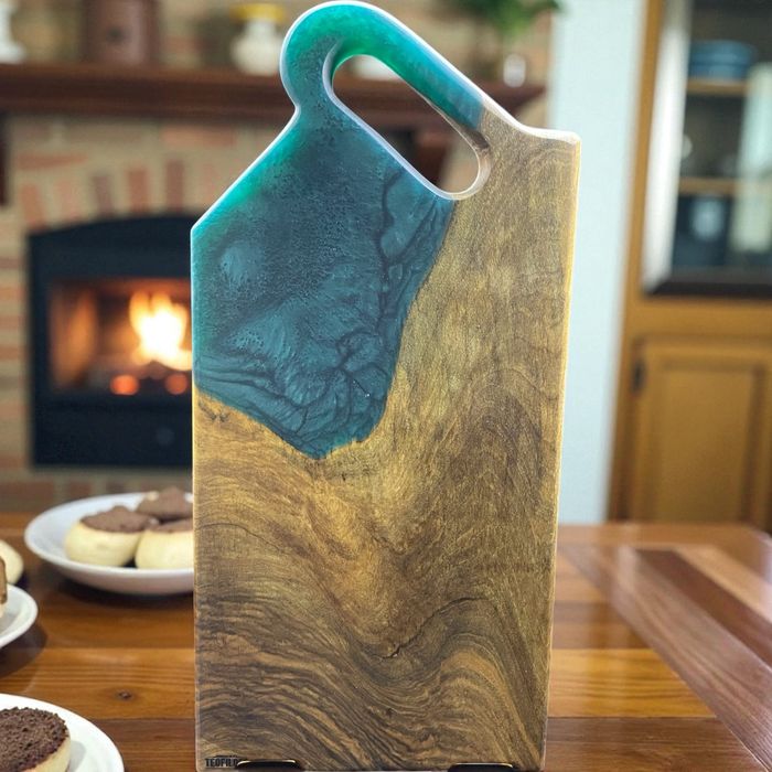 Дървени дъски за сервиране и рязане – инкрустация, смола, гравюра.