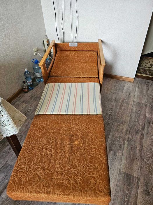 Продам прочное  кресло-кровать б/у. .