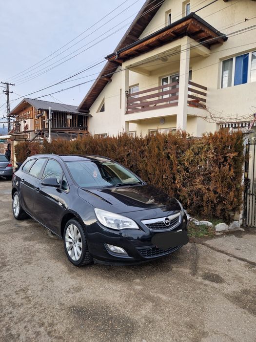 Opel Astra J 2012.
