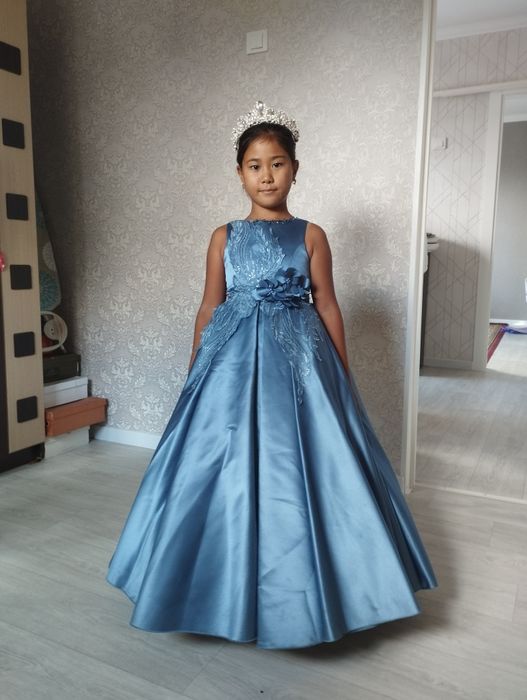 Продам платье из тафты 5-8 лет