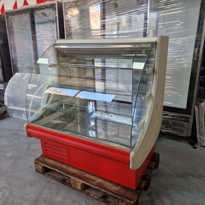 Сладкарска хладилна витрина