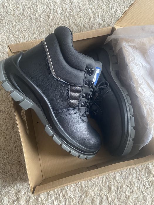 Продам спец обувь