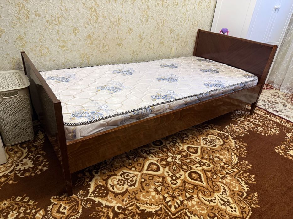 Продам односпальную кровать 200х90 см, производство Румыния