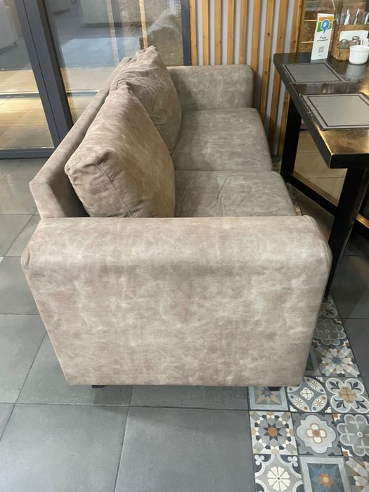 Продаются диваны и столы