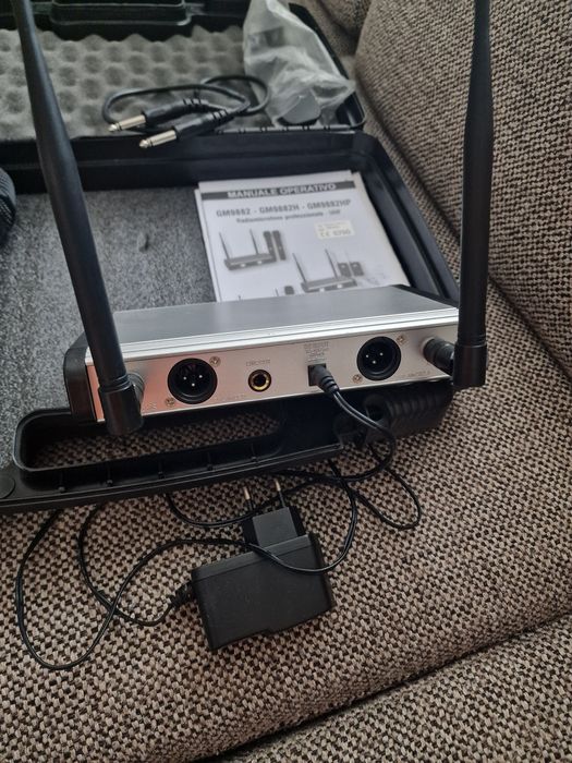 2 microfoane wireless Bespeco