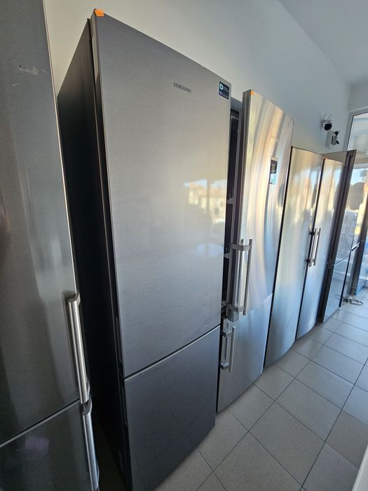Хладилник с фризер Samsung