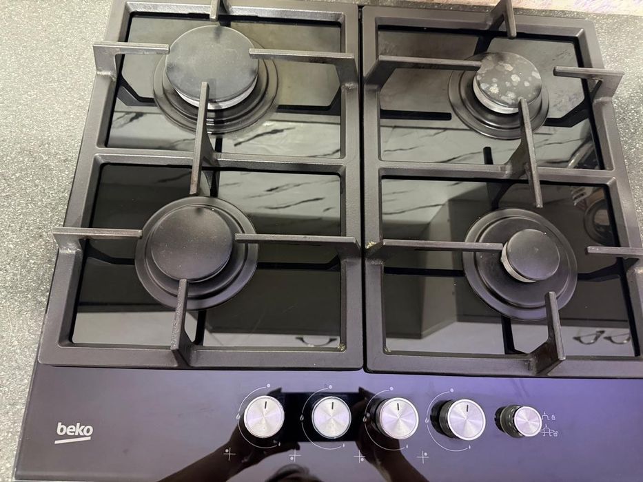 Продам газ плиту beko!