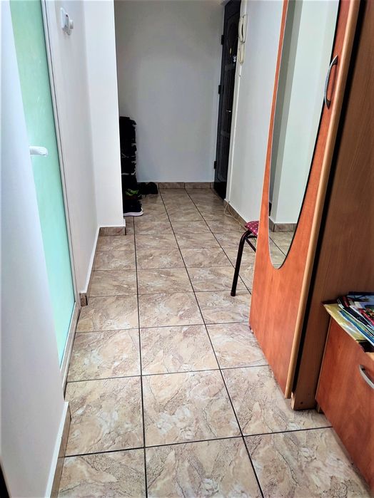 Vând pa.2 camere semidecomandat