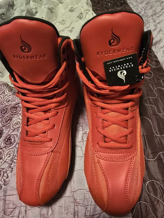 Продам тренировочные кроссовки Ryderwear
