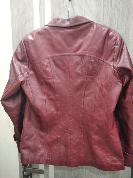 Кожаная женская куртка