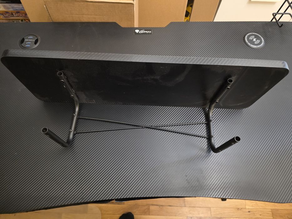 Геймърско бюро в отлично състояние