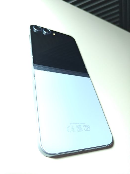Samsung Galaxy Z Flip 6