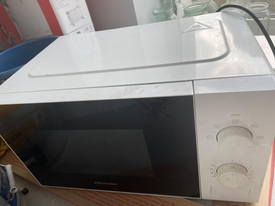 Микроволновка Hisense