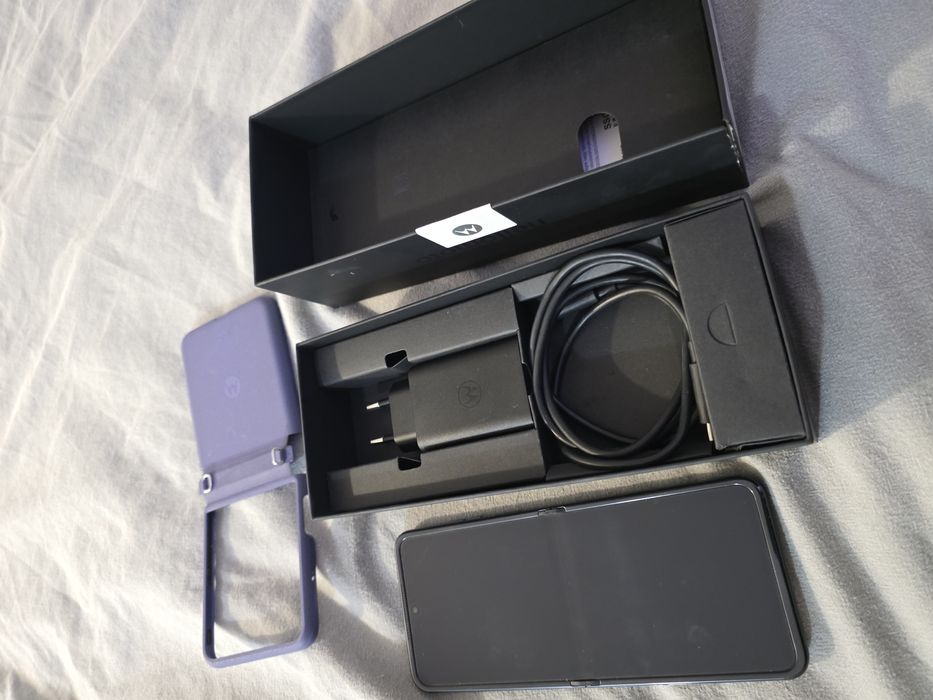 Vand Motorola Razr 50 Ultra 12 Gb Ram 512 Gb Intern