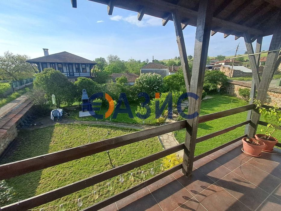 Двуетажна къща в с. Бата, България, 134 кв. м, 560 кв. м двор, цена 165 000 евро #34248635