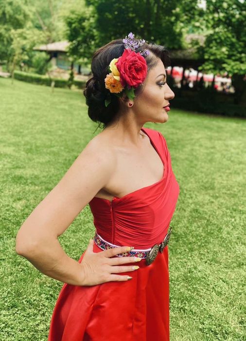 Елегантна дълга дамска рокля S/M – ръчно изработена (уникат)

Прод