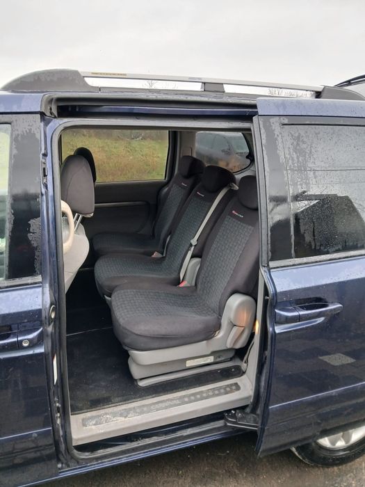 Vând KIA Carnival