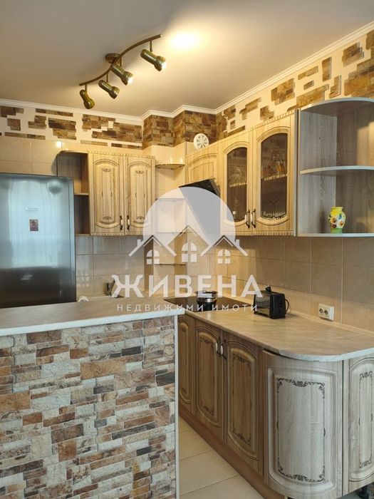 Продава обзаведен 2-стаен апартамент, кв. Бриз