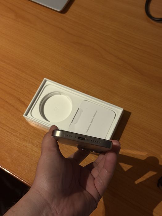 Iphone 15 Pro,cititi descrierea.