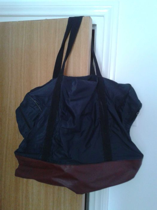 Geanta de voiaj foarte mare, material impermeabil, utila pt. relocare