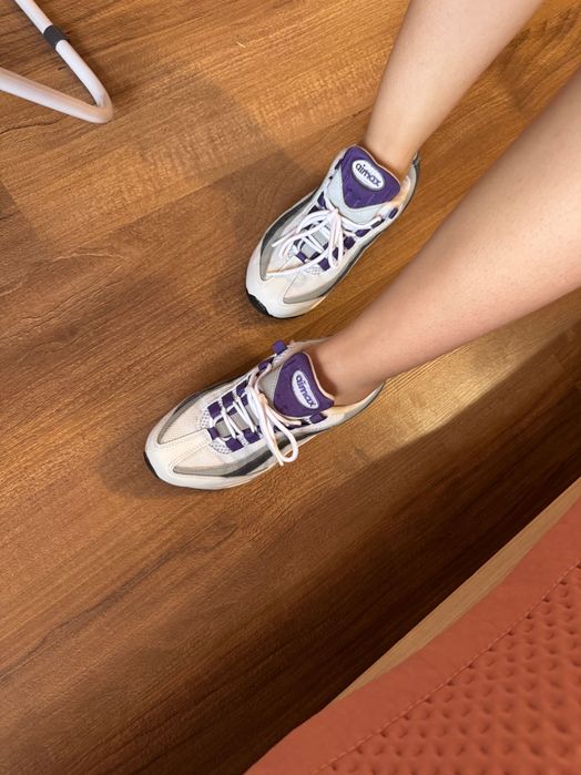 Продам кроссовки air Nike