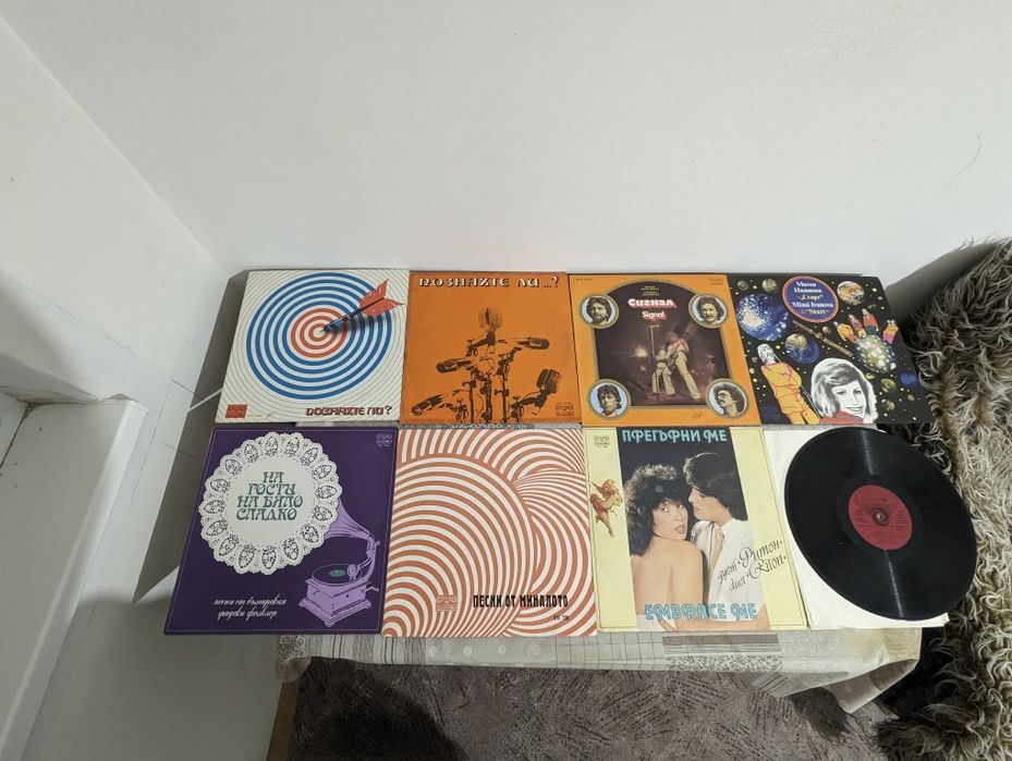 Грамофон Ахат - работещ. Има и плочи.