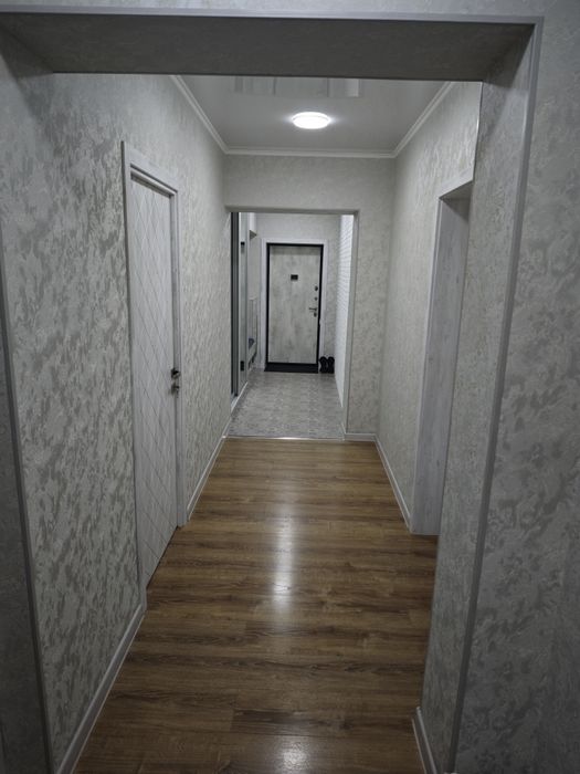 продается 3-комнатная ,второй этаж .