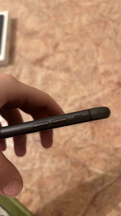 ПРОРДАЕТСЯ Б/У iphone 11