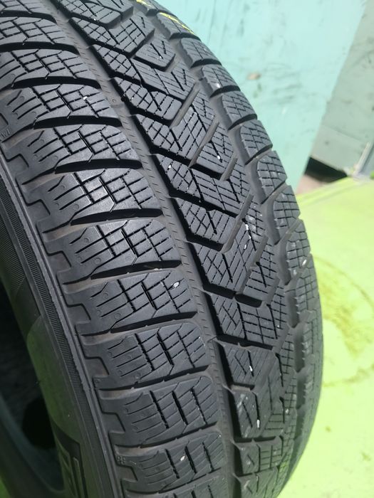 2 бр зимни 215/65/17 Pirellj дот 2023г