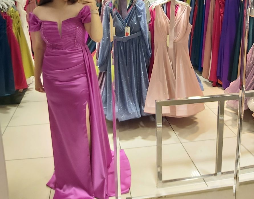 Рокля за бал, цвят розаво