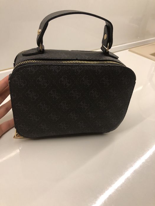 Дамска чанта GUESS