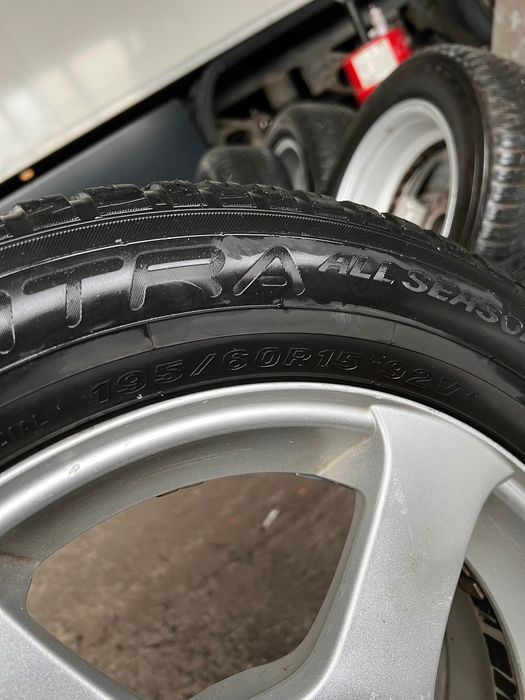 Продавам джантите с гумите заедно от снимките !