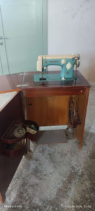 Продам швейную машинку