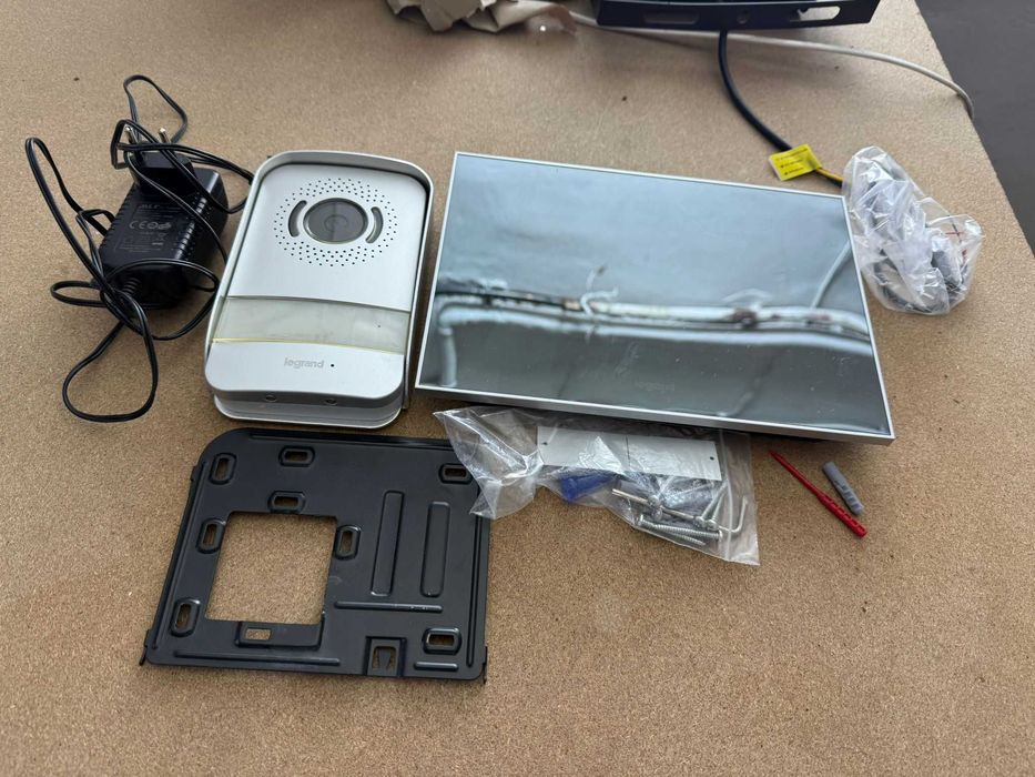 Videointerfon Legrand – Ecran oglindă 7"