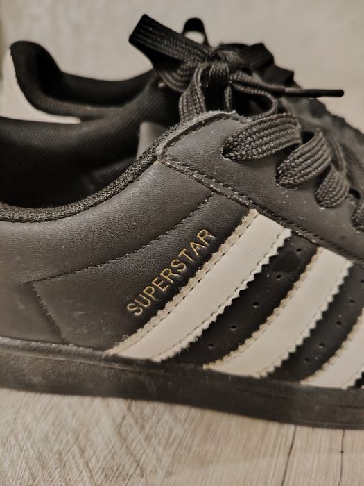 Продам кроссовки для мальчика.