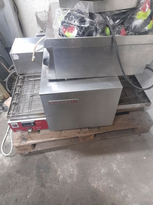 Американска тунелна/лентова фурна за пици