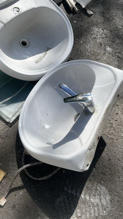Унитазы и раковины