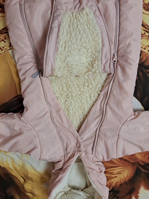 Продам зимние комбинезоны на девочку