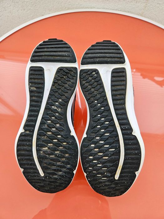 Детски маратонки Nike за момче номер 33. Много запазени.
