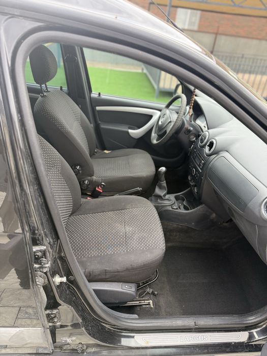 Лада Ларгус продам.