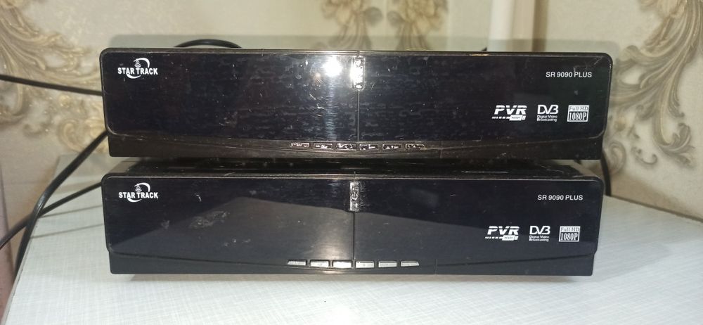 Продается тюнер STAR TRACK  SR 9090 PLUS 2-штуки.