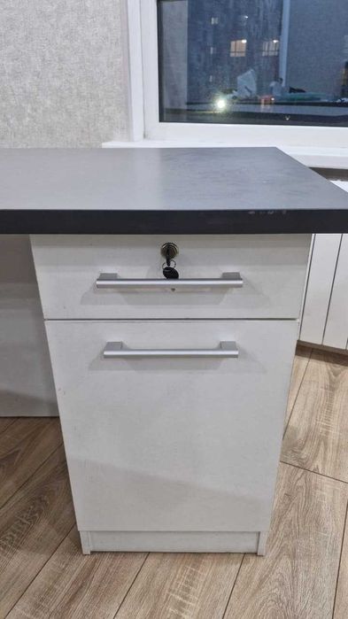 Продам офисные столы