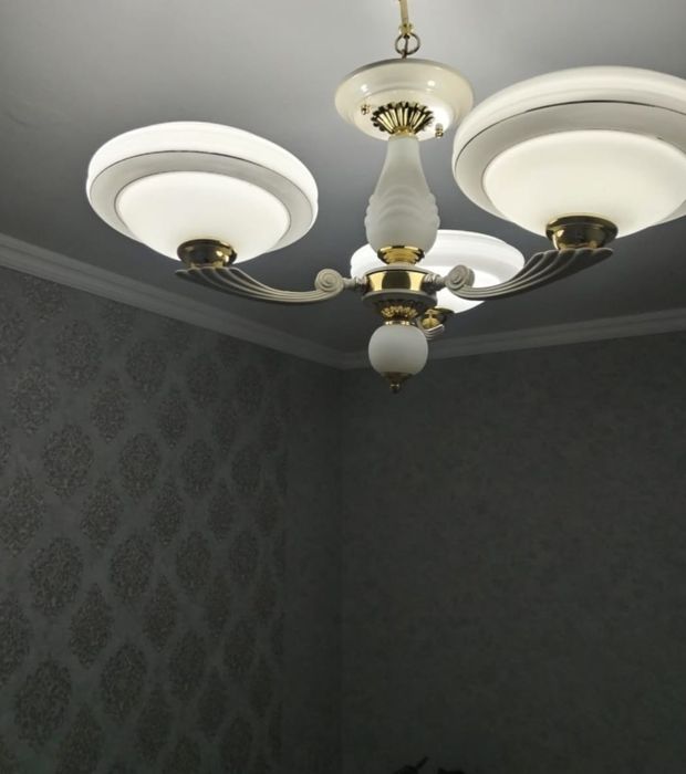 Продам     люстры