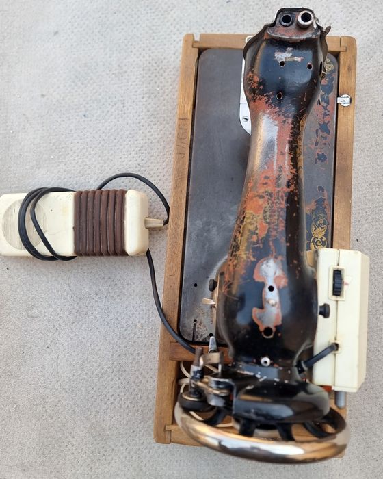 Сотилади,тикув машинаси.