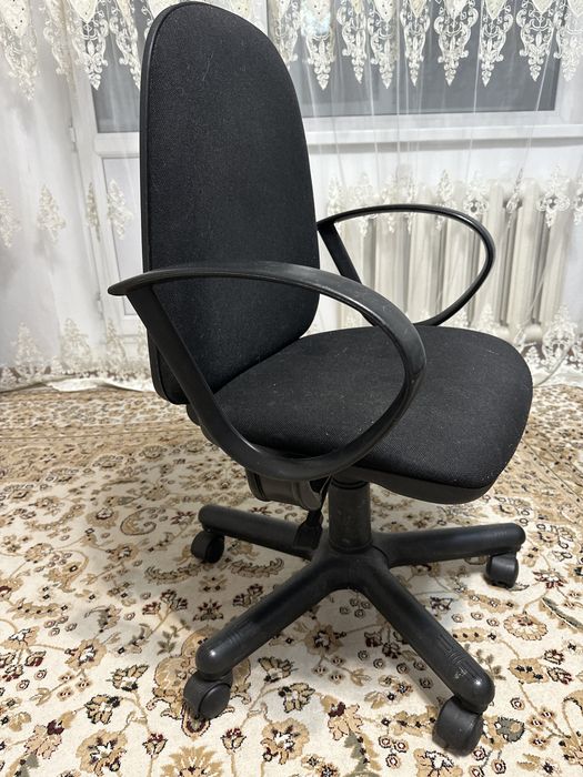 Офисный стул б/у