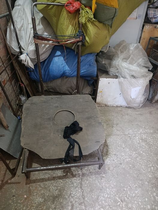 Продам два стола и тележку